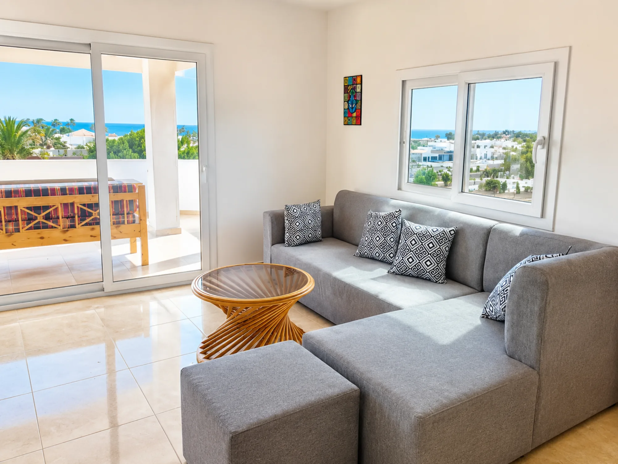 Helles Wohnzimmer mit moderner Einrichtung — Casa Serena Safaga