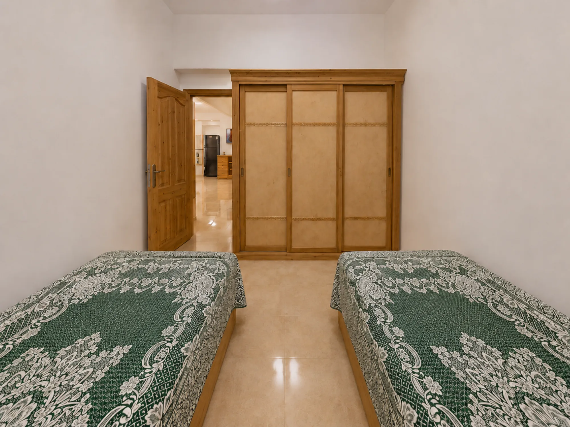 Gästezimmer mit zwei Einzelbetten — Casa Serena Safaga